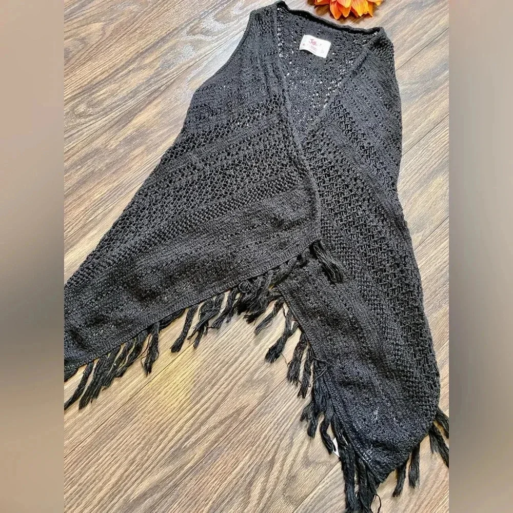 🌻5/$25🌻JUSTICE Black Knitted Shawl | 6/7 |